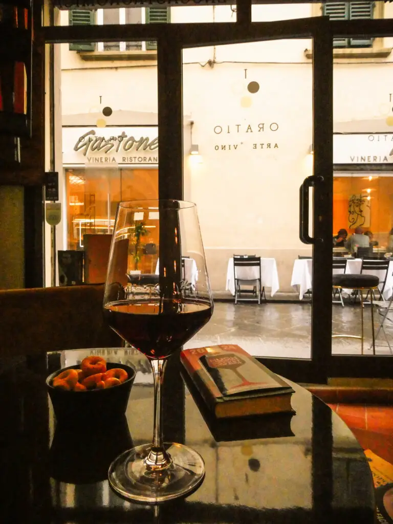 Oratio is an intimate wine bar in Florence