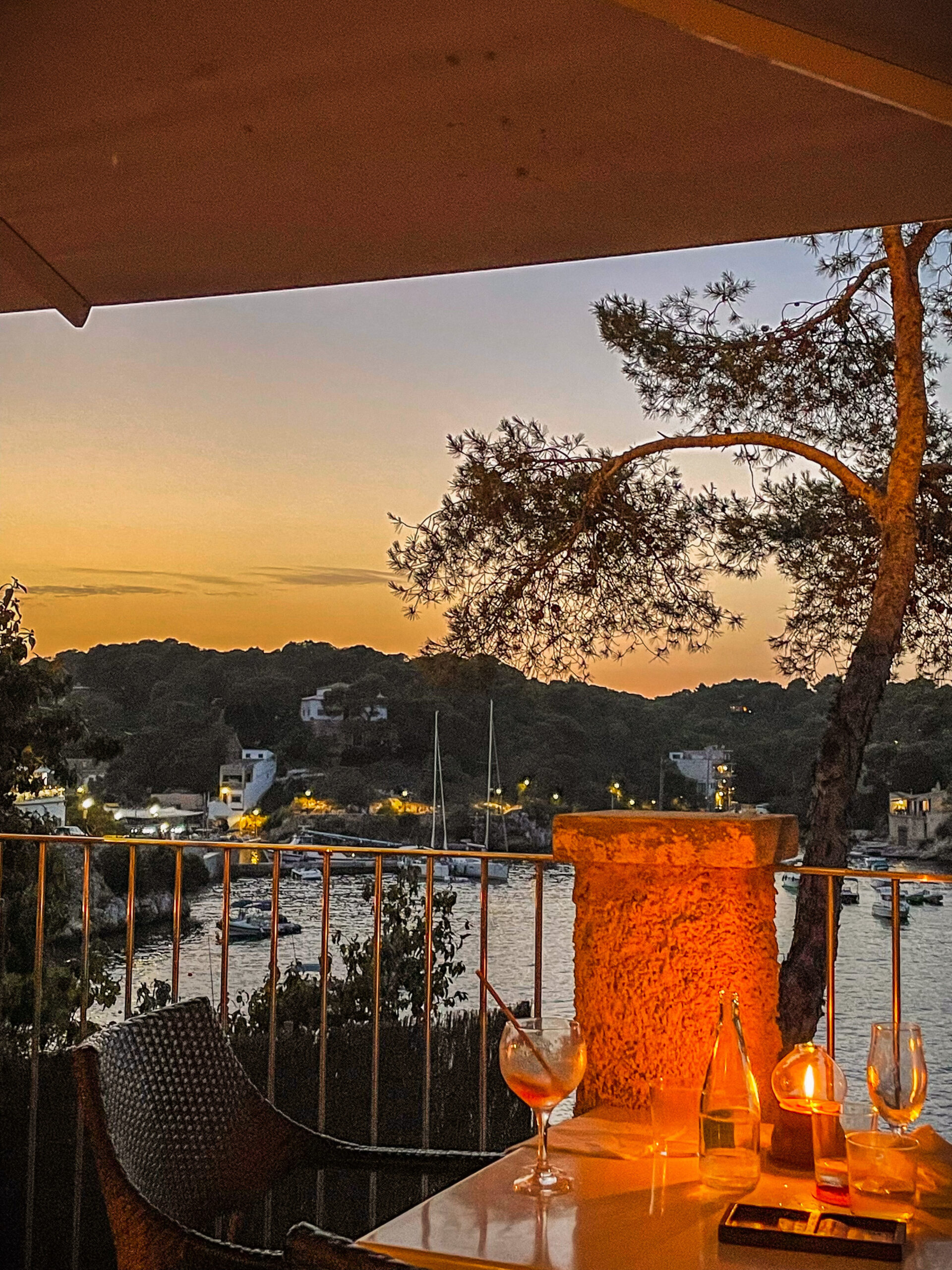 Spending an evening in Cala Figuera includes having dinner with a view