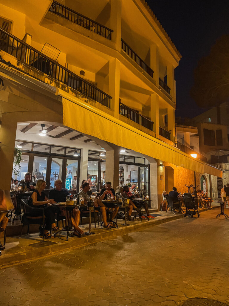 People enjoying one of the best restaurants in Cala Figuera